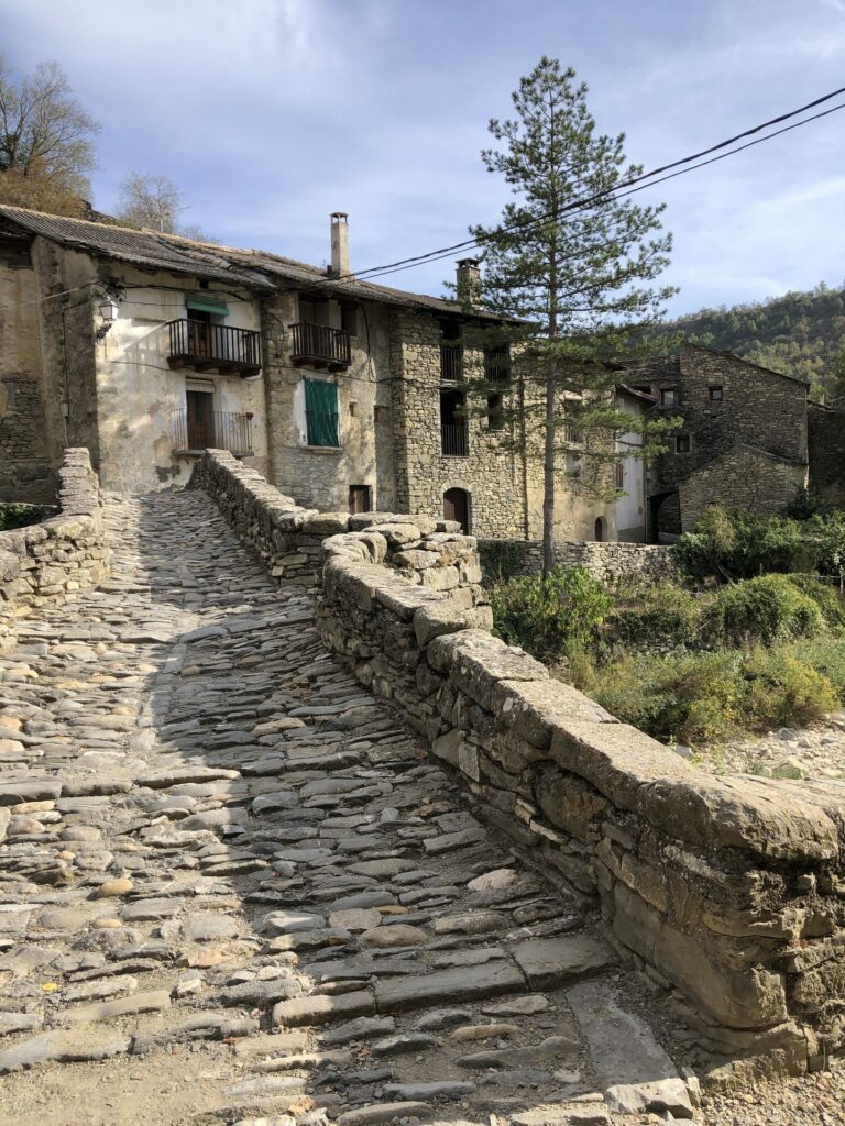 Pont médiéval pavé de Montañana