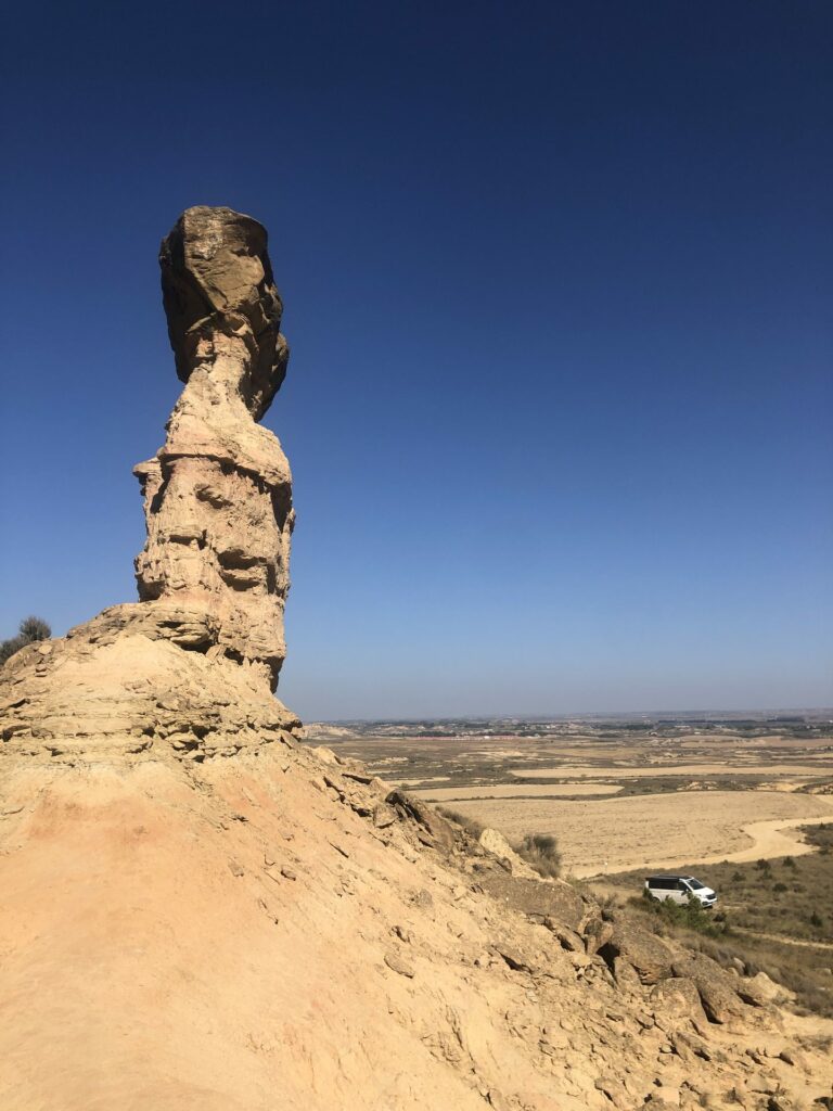 Le Tozal de Colasico, rocher sculpté par l'érosion dans le désert de Monegros